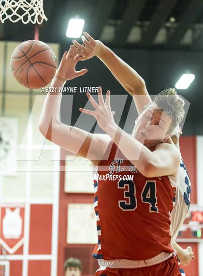 Thumbnail 1 in St. Henry vs Covington Catholic (ninth region) photogallery.