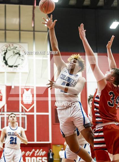 Thumbnail 3 in St. Henry vs Covington Catholic (ninth region) photogallery.