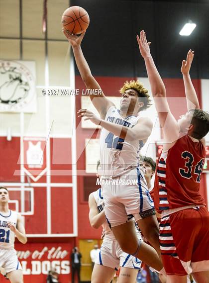 Thumbnail 1 in St. Henry vs Covington Catholic (ninth region) photogallery.