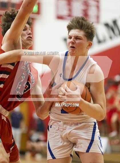 Thumbnail 2 in St. Henry vs Covington Catholic (ninth region) photogallery.