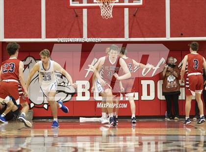 Thumbnail 1 in St. Henry vs Covington Catholic (ninth region) photogallery.