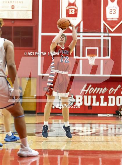 Thumbnail 1 in St. Henry vs Covington Catholic (ninth region) photogallery.