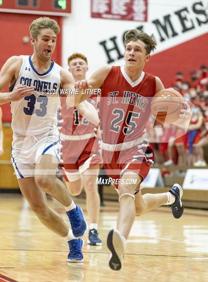 Thumbnail 1 in St. Henry vs Covington Catholic (ninth region) photogallery.