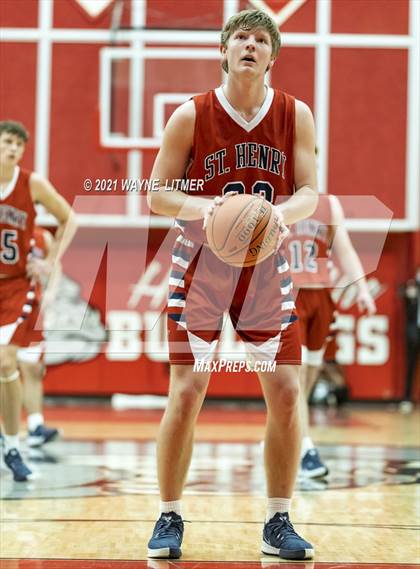 Thumbnail 3 in St. Henry vs Covington Catholic (ninth region) photogallery.