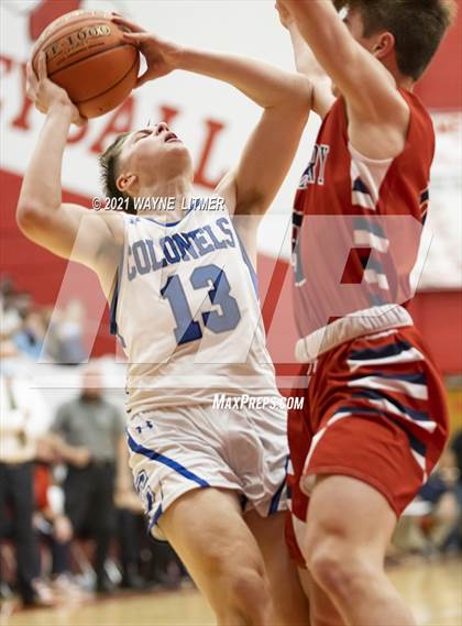 Thumbnail 1 in St. Henry vs Covington Catholic (ninth region) photogallery.