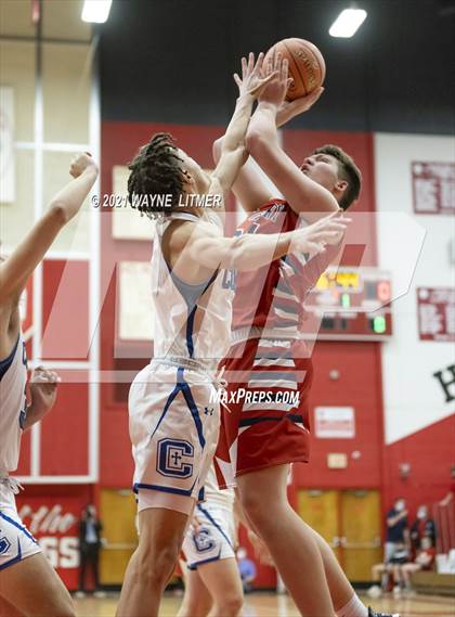 Thumbnail 1 in St. Henry vs Covington Catholic (ninth region) photogallery.
