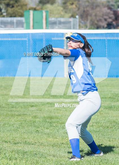 Thumbnail 3 in Moreau Catholic @ Irvington photogallery.