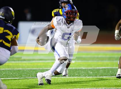 Thumbnail 1 in Serra vs. Warren photogallery.