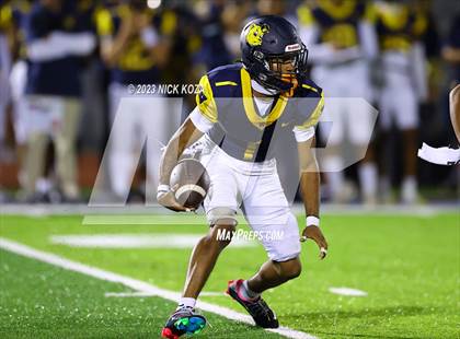 Thumbnail 2 in Serra vs. Warren photogallery.