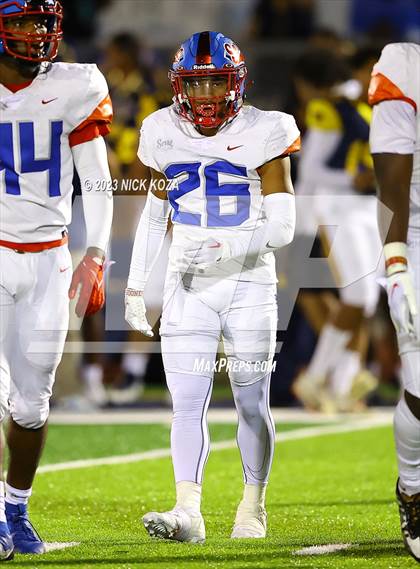 Thumbnail 1 in Serra vs. Warren photogallery.
