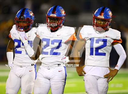 Thumbnail 2 in Serra vs. Warren photogallery.