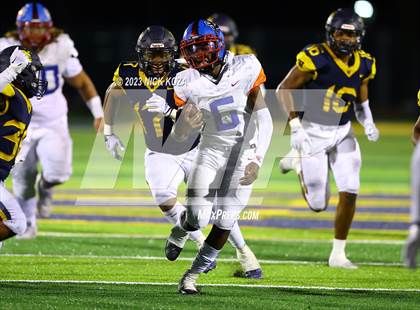 Thumbnail 1 in Serra vs. Warren photogallery.