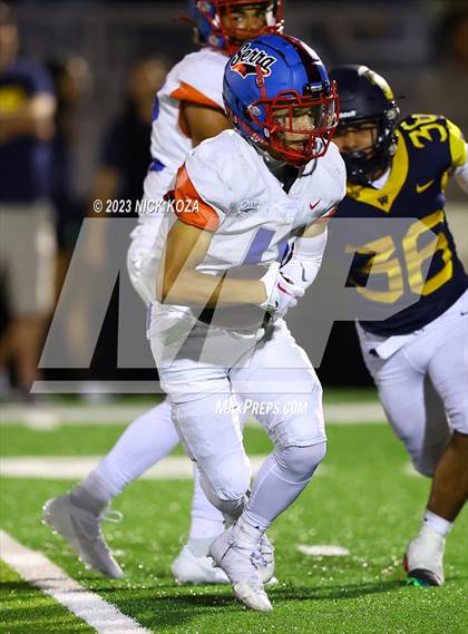 Thumbnail 1 in Serra vs. Warren photogallery.