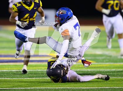 Thumbnail 3 in Serra vs. Warren photogallery.