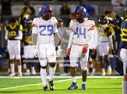 Thumbnail 3 in Serra vs. Warren photogallery.