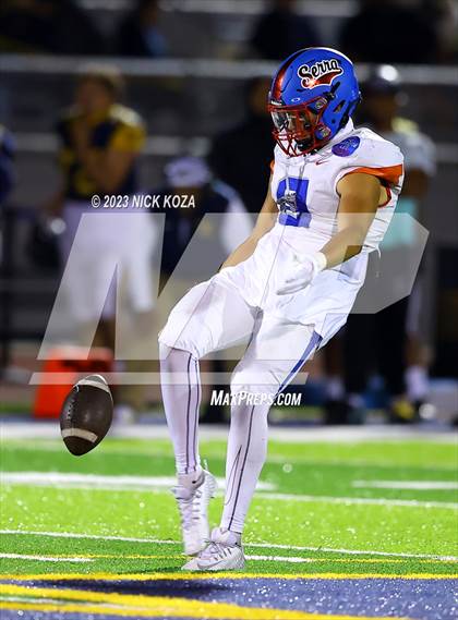 Thumbnail 3 in Serra vs. Warren photogallery.