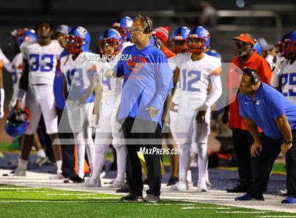 Thumbnail 2 in Serra vs. Warren photogallery.