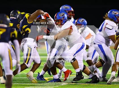 Thumbnail 3 in Serra vs. Warren photogallery.