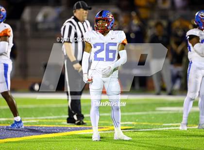 Thumbnail 2 in Serra vs. Warren photogallery.