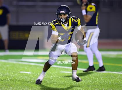Thumbnail 1 in Serra vs. Warren photogallery.