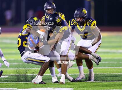 Thumbnail 3 in Serra vs. Warren photogallery.