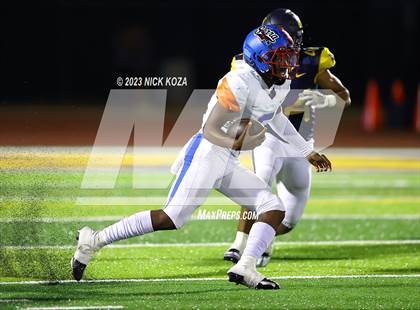 Thumbnail 1 in Serra vs. Warren photogallery.