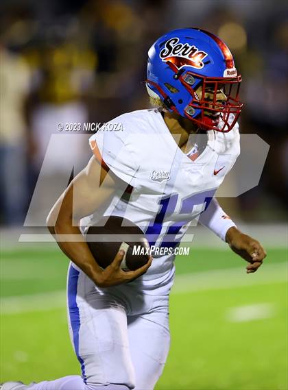 Thumbnail 2 in Serra vs. Warren photogallery.