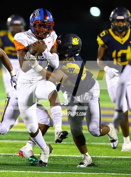 Thumbnail 3 in Serra vs. Warren photogallery.