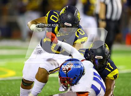 Thumbnail 3 in Serra vs. Warren photogallery.