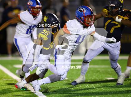 Thumbnail 2 in Serra vs. Warren photogallery.