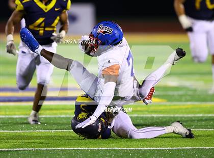 Thumbnail 1 in Serra vs. Warren photogallery.