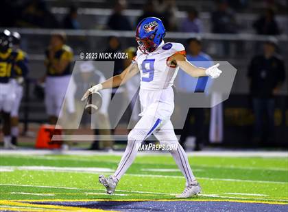Thumbnail 1 in Serra vs. Warren photogallery.