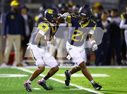 Thumbnail 3 in Serra vs. Warren photogallery.