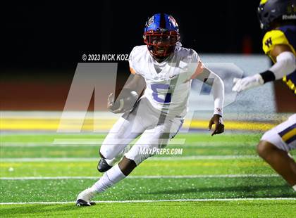 Thumbnail 2 in Serra vs. Warren photogallery.