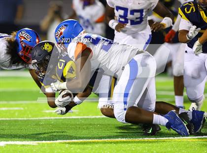 Thumbnail 2 in Serra vs. Warren photogallery.