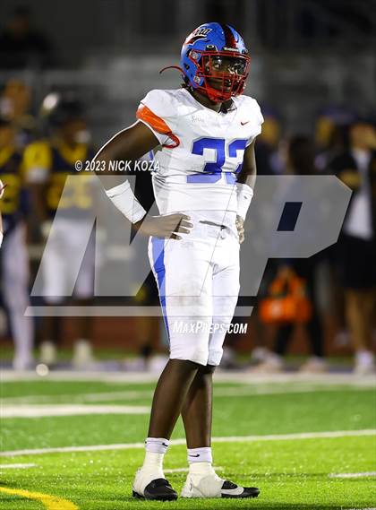 Thumbnail 1 in Serra vs. Warren photogallery.