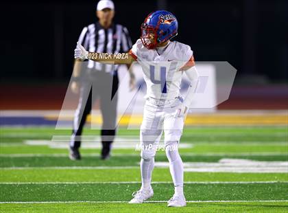 Thumbnail 3 in Serra vs. Warren photogallery.