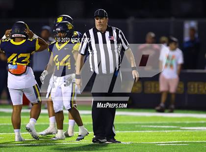Thumbnail 1 in Serra vs. Warren photogallery.