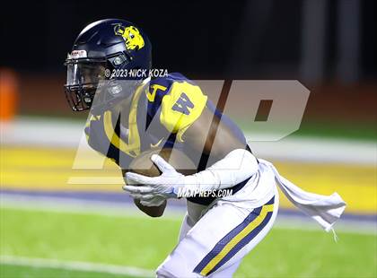 Thumbnail 1 in Serra vs. Warren photogallery.