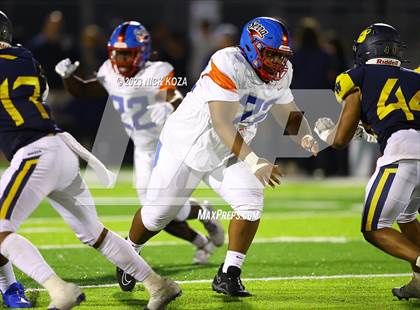 Thumbnail 2 in Serra vs. Warren photogallery.