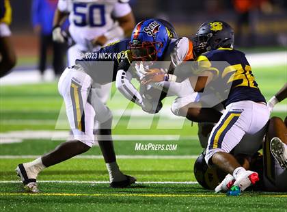 Thumbnail 1 in Serra vs. Warren photogallery.