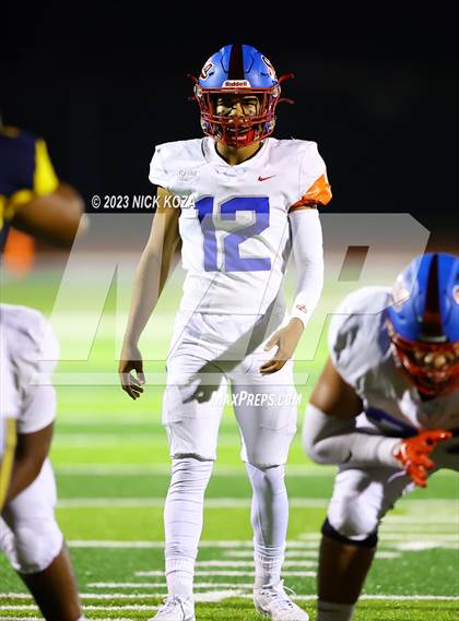 Thumbnail 1 in Serra vs. Warren photogallery.