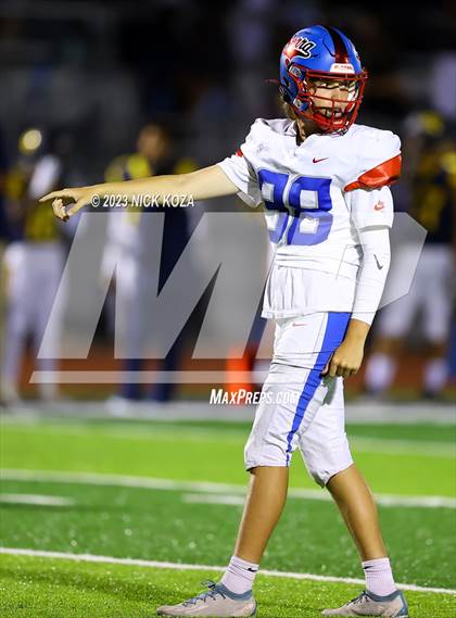 Thumbnail 1 in Serra vs. Warren photogallery.
