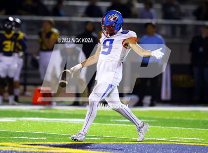 Thumbnail 2 in Serra vs. Warren photogallery.