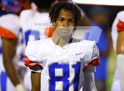 Thumbnail 1 in Serra vs. Warren photogallery.