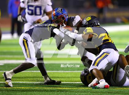 Thumbnail 3 in Serra vs. Warren photogallery.