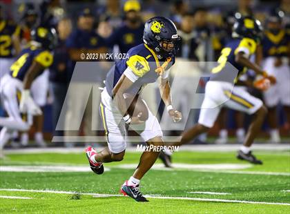 Thumbnail 3 in Serra vs. Warren photogallery.