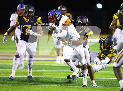 Thumbnail 2 in Serra vs. Warren photogallery.