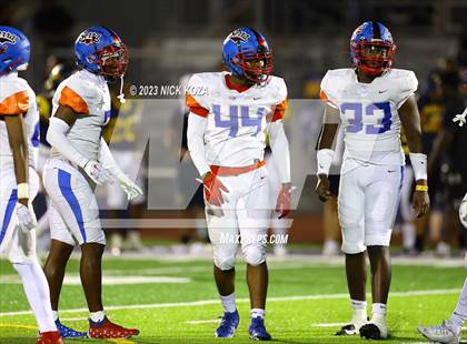 Thumbnail 3 in Serra vs. Warren photogallery.