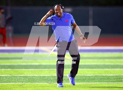 Thumbnail 2 in Serra vs. Warren photogallery.